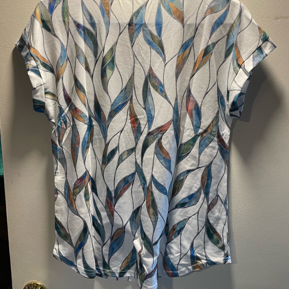 NWOT Multicolor Leaf Pattern Women's Top - Picture 2 of 5
